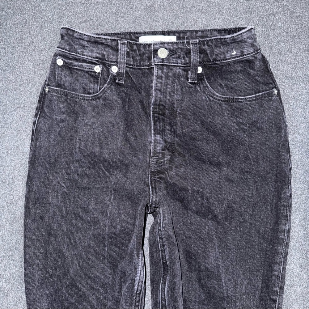 Abercrombie & Fitch Curve Love High Rise Mom Jeans Black Distressed 25 / 0 Fray - Picture 4 of 10